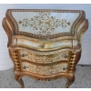 1950/70′ Commode Arbalète Et Paire De Chevets 3 Tiroirs Bois Doré Style Renaissance Italienne 124X49XH91 cm 1950/70′ Commode Arbalète Et Paire De Chevets 3 Tiroirs Bois Doré Style Renaissance Italienne 124X49XH91 cm