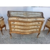 1950/70′ Commode Arbalète Et Paire De Chevets 3 Tiroirs Bois Doré Style Renaissance Italienne 124X49XH91 cm 1950/70′ Commode Arbalète Et Paire De Chevets 3 Tiroirs Bois Doré Style Renaissance Italienne 124X49XH91 cm