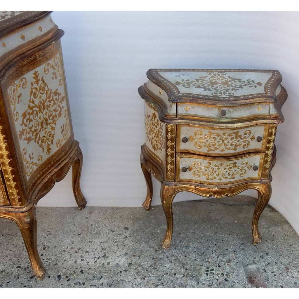 1950/70′ Commode Arbalète Et Paire De Chevets 3 Tiroirs Bois Doré Style Renaissance Italienne 124X49XH91 cm 1950/70′ Commode Arbalète Et Paire De Chevets 3 Tiroirs Bois Doré Style Renaissance Italienne 124X49XH91 cm