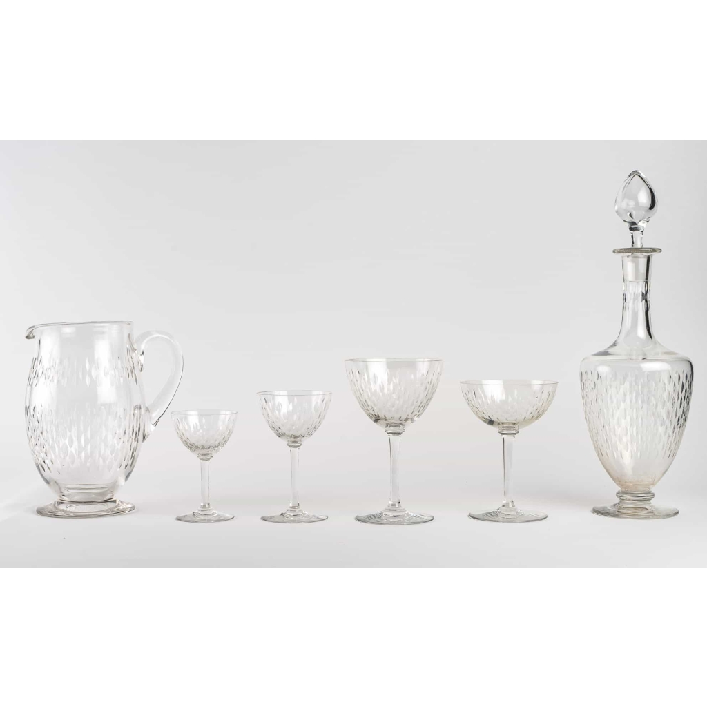 Service "Paris" cristal blanc taillé - 42 Pièces (40 Verres + 1 Carafe + 1 Pichet) de BACCARAT Service "Paris" cristal blanc taillé - 42 Pièces (40 Verres + 1 Carafe + 1 Pichet) de BACCARAT