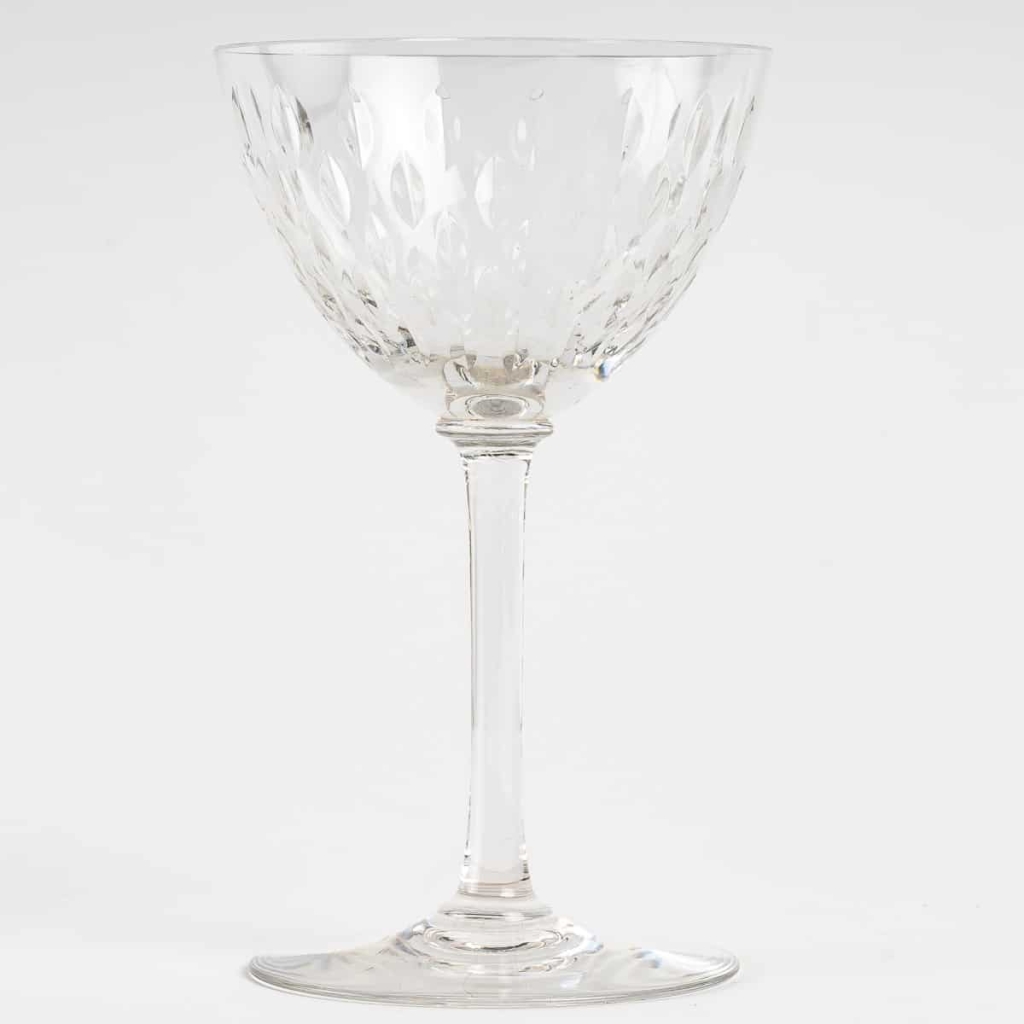 Service "Paris" cristal blanc taillé - 42 Pièces (40 Verres + 1 Carafe + 1 Pichet) de BACCARAT Service "Paris" cristal blanc taillé - 42 Pièces (40 Verres + 1 Carafe + 1 Pichet) de BACCARAT