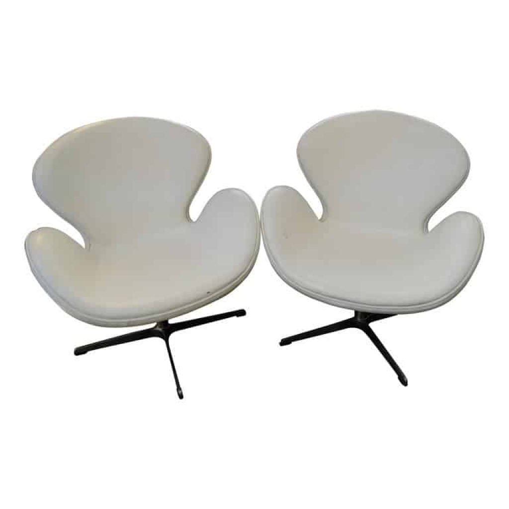 Arne Jacobsen, paire de fauteuils "swan", cuir, XXth |||||