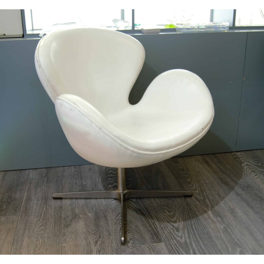 Arne Jacobsen, paire de fauteuils "swan", cuir, XXth Arne Jacobsen, paire de fauteuils "swan", cuir, XXth