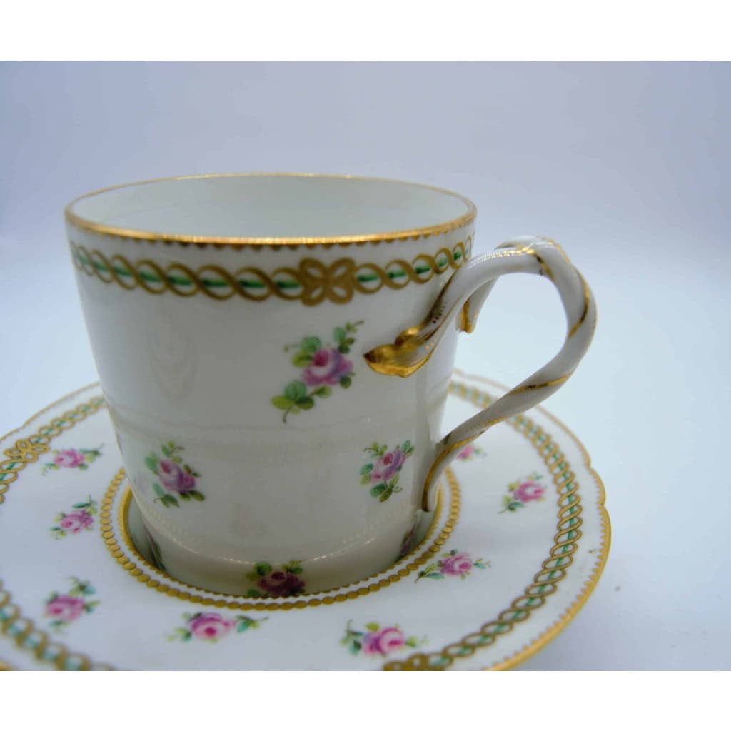 Tasse Trembleuse / De Carrosse En Porcelaine De Paris XIXème Tasse Trembleuse / De Carrosse En Porcelaine De Paris XIXème