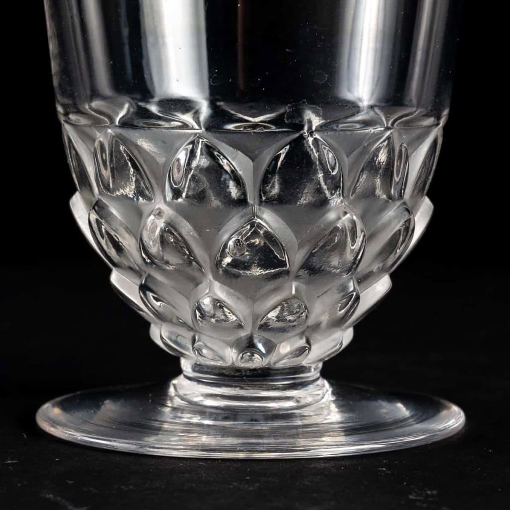 Suite de 8 verres à eau "Saint-Cyr" verre blanc de René LALIQUE Suite de 8 verres à eau "Saint-Cyr" verre blanc de René LALIQUE