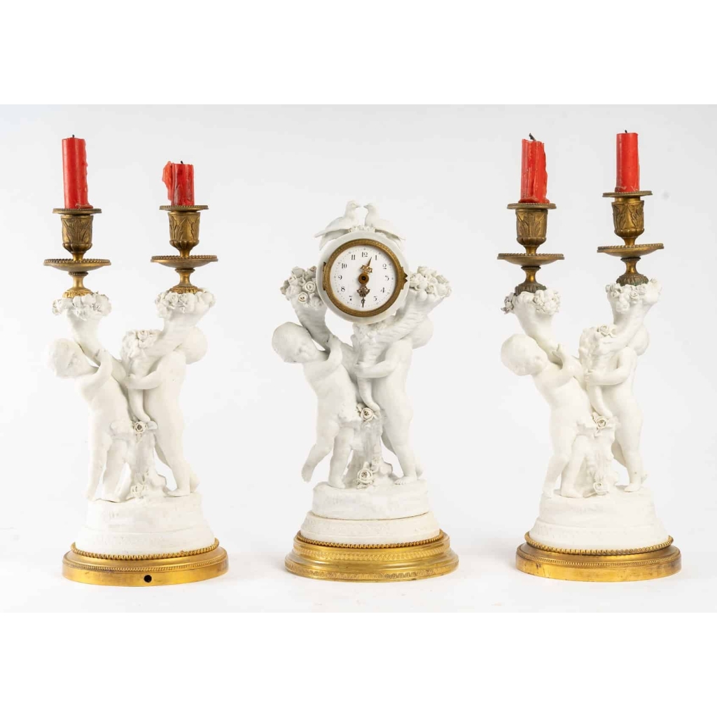 Belle Garniture en biscuit et bronze doré Fin XIXème siècle ||||||||||||||||||