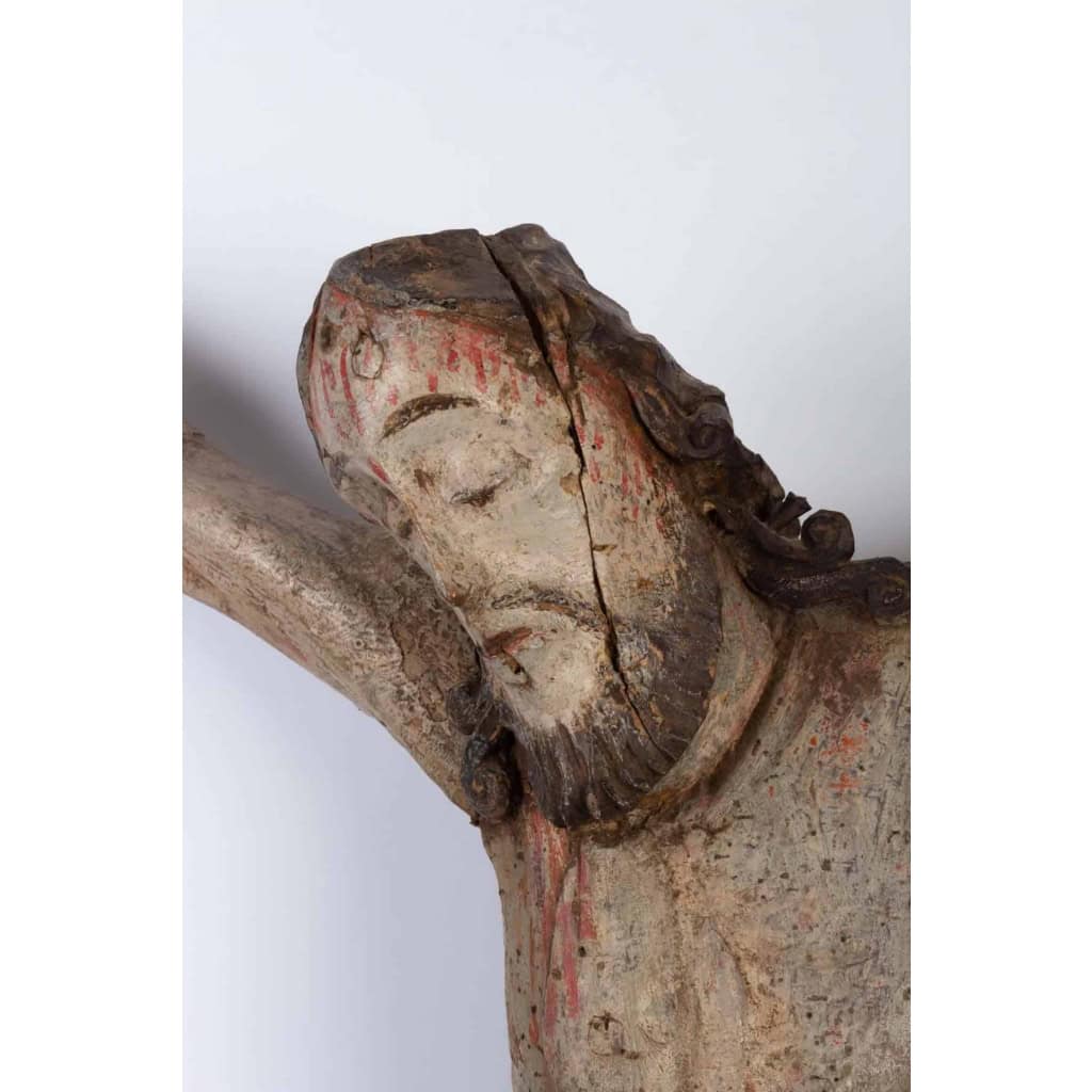 Christ en bois polychrome. Christ en bois polychrome.