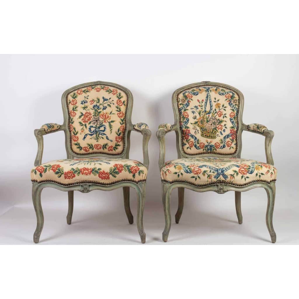 Paire de fauteuils cabriolets d'époque Louis XV (1724 - 1774). |||||||