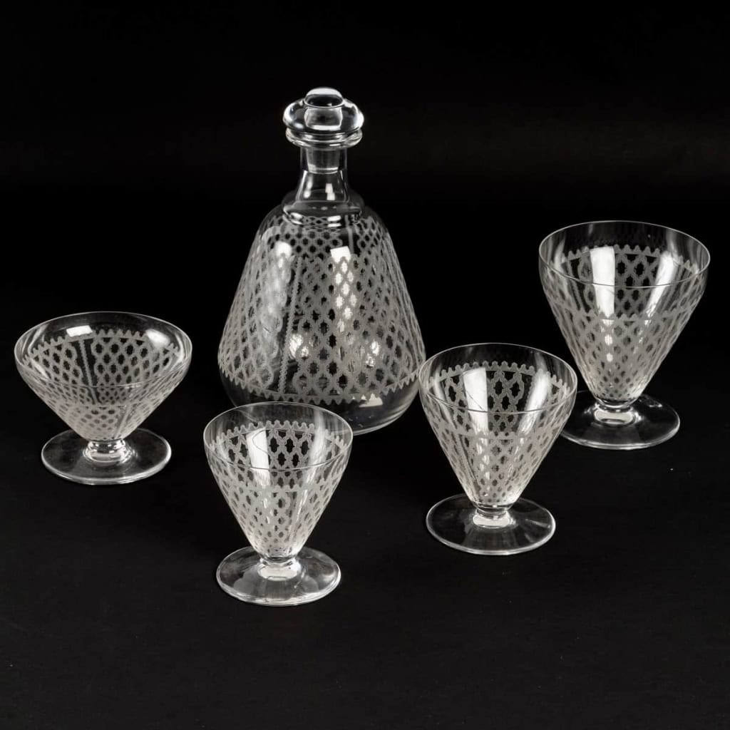 Service "Alhambra" cristal gravé de BACCARAT - 56 verres, 1 carafe ||||||||||