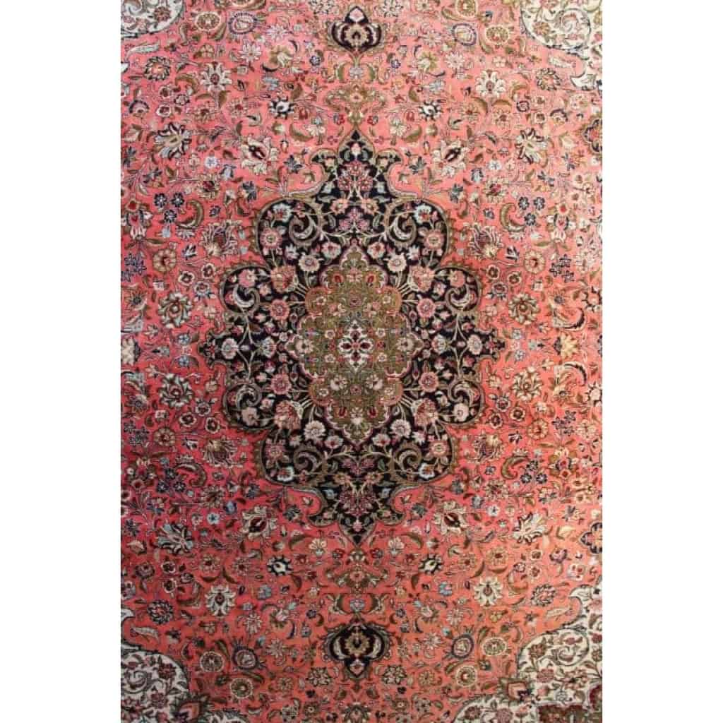 Grand Tapis Goum Soie Grande Dimension époque Du Shah Extra Fin Grand Tapis Goum Soie Grande Dimension époque Du Shah Extra Fin