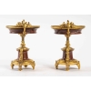 Garniture de cheminée en marbre et bronze bien ciselé et doré travail d’époque Napoléon III Garniture de cheminée en marbre et bronze bien ciselé et doré travail d’époque Napoléon III