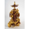 Garniture de cheminée en marbre et bronze bien ciselé et doré travail d’époque Napoléon III Garniture de cheminée en marbre et bronze bien ciselé et doré travail d’époque Napoléon III