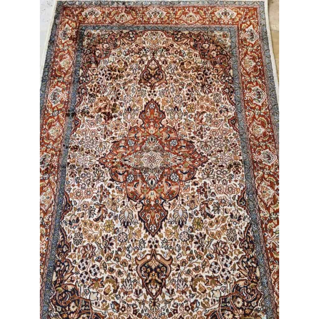 Fin Tapis Ghoum en Soie - Iran époque Du Shah Vers 1960 Fin Tapis Ghoum en Soie - Iran époque Du Shah Vers 1960