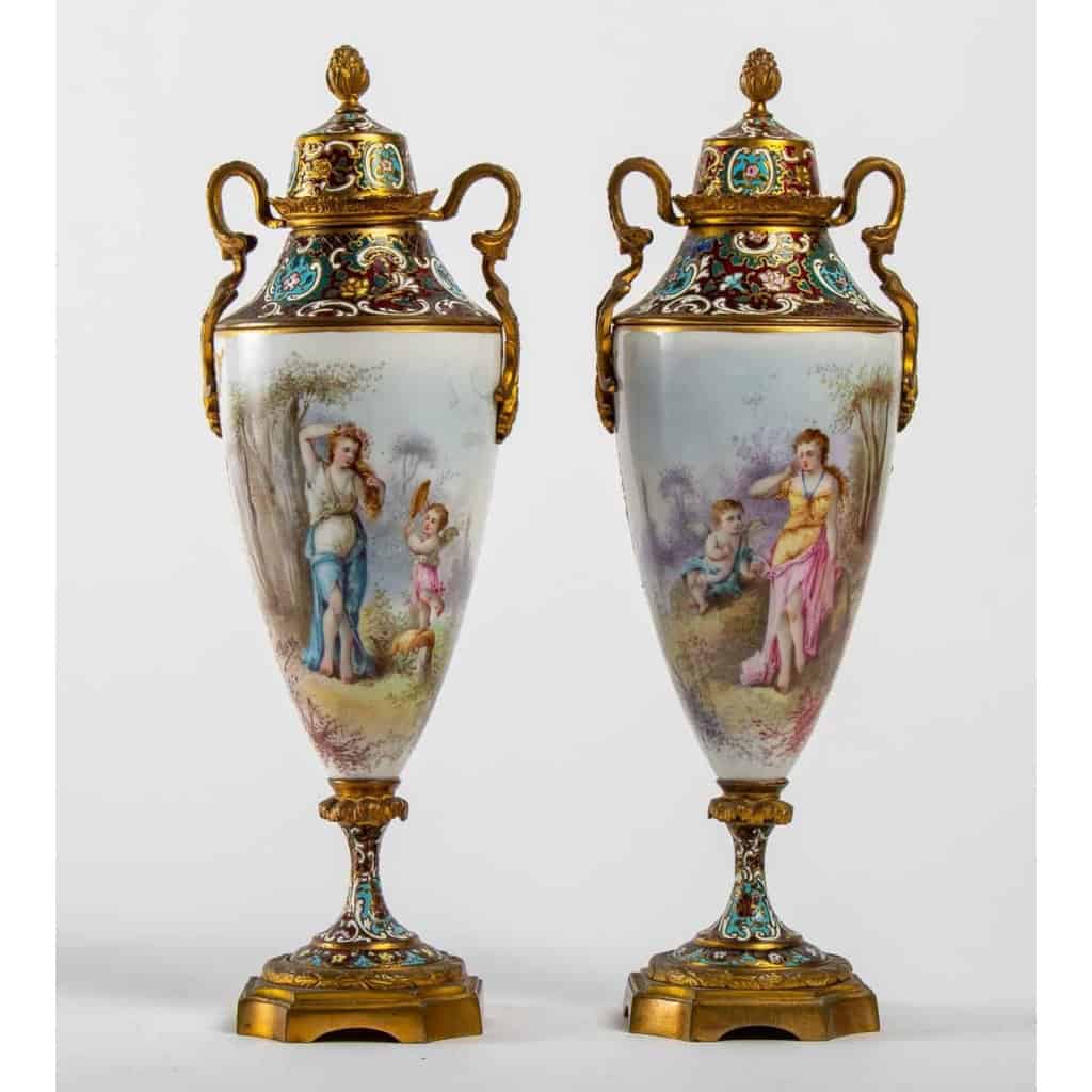 Paire de vases en porcelaine et bronze, Napoléon III |||||||||