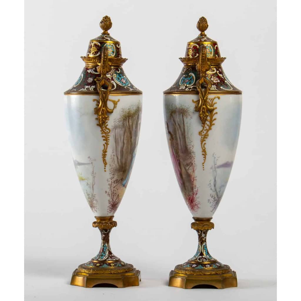 Paire de vases en porcelaine et bronze, Napoléon III Paire de vases en porcelaine et bronze, Napoléon III