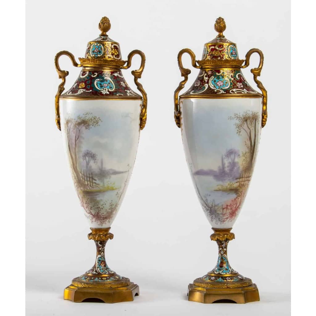 Paire de vases en porcelaine et bronze, Napoléon III Paire de vases en porcelaine et bronze, Napoléon III