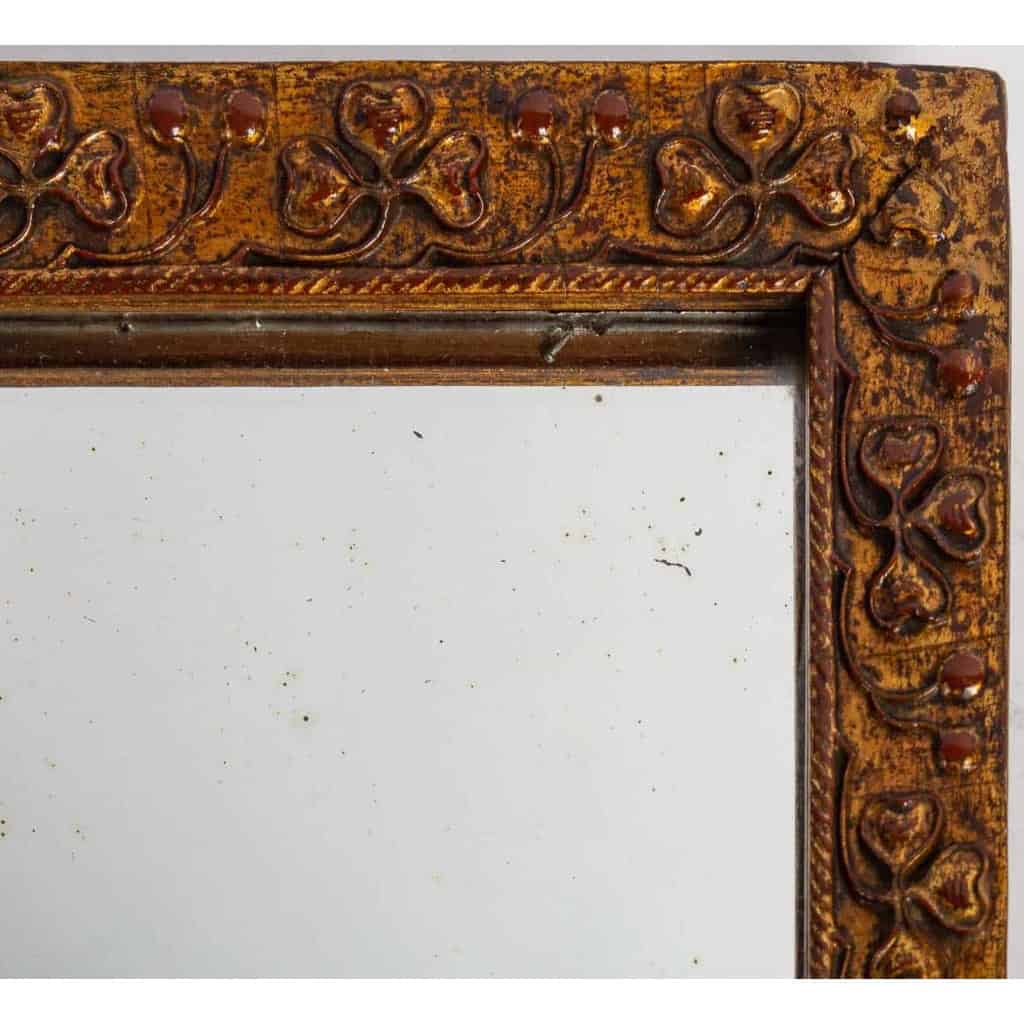 Petit miroir en bois et stuc ou décor de trèfle Petit miroir en bois et stuc ou décor de trèfle