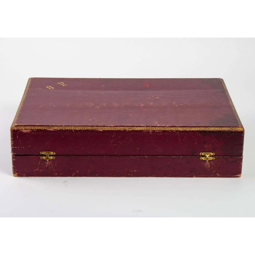 12 tasses au coffret Limoges, 1880 12 tasses au coffret Limoges, 1880