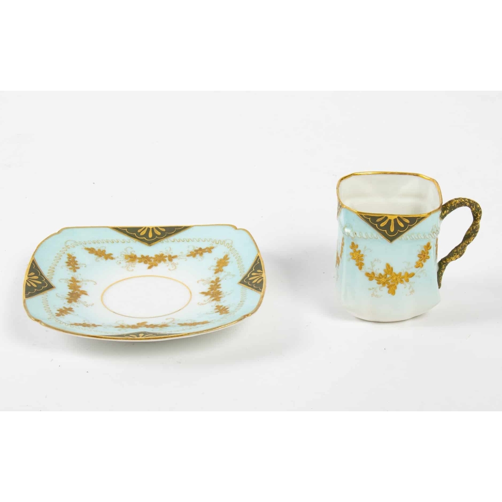 12 tasses au coffret Limoges, 1880 12 tasses au coffret Limoges, 1880