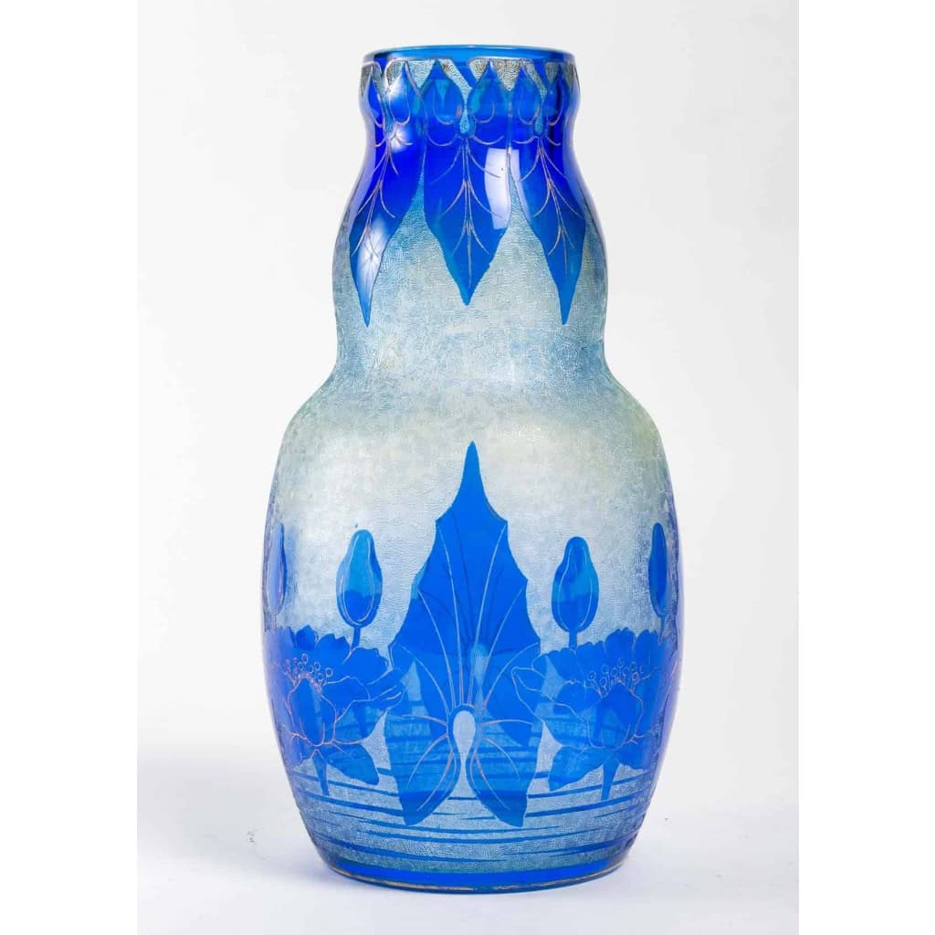 Vase bleu aux nénuphars, Baccarat 1900 ||||||