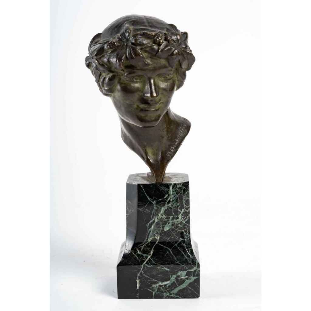 Statuette en bronze, femme sur un socle en marbre vert ||||||||