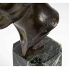 Statuette en bronze, femme sur un socle en marbre vert Statuette en bronze, femme sur un socle en marbre vert