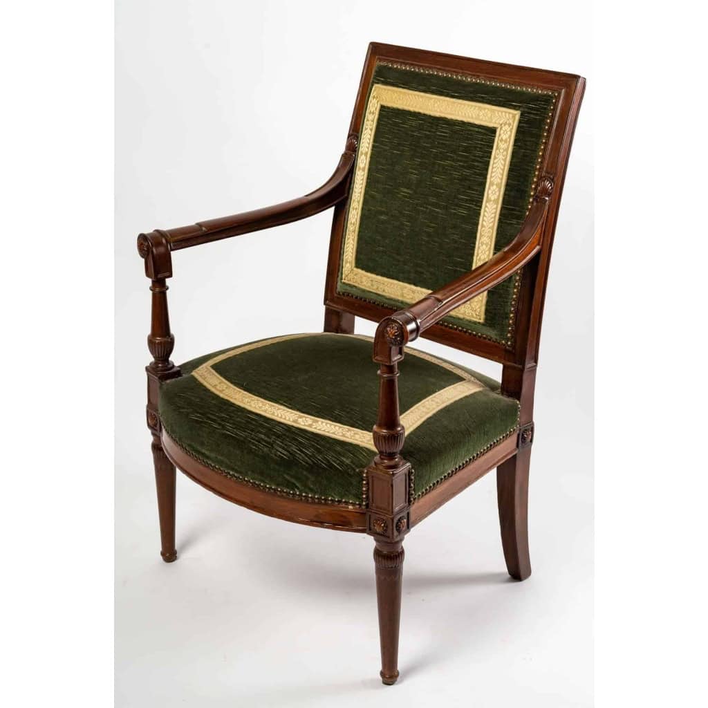 Paire de fauteuils du Château de St Cloud d'époque Directoire (1795-1799). Paire de fauteuils du Château de St Cloud d'époque Directoire (1795-1799).