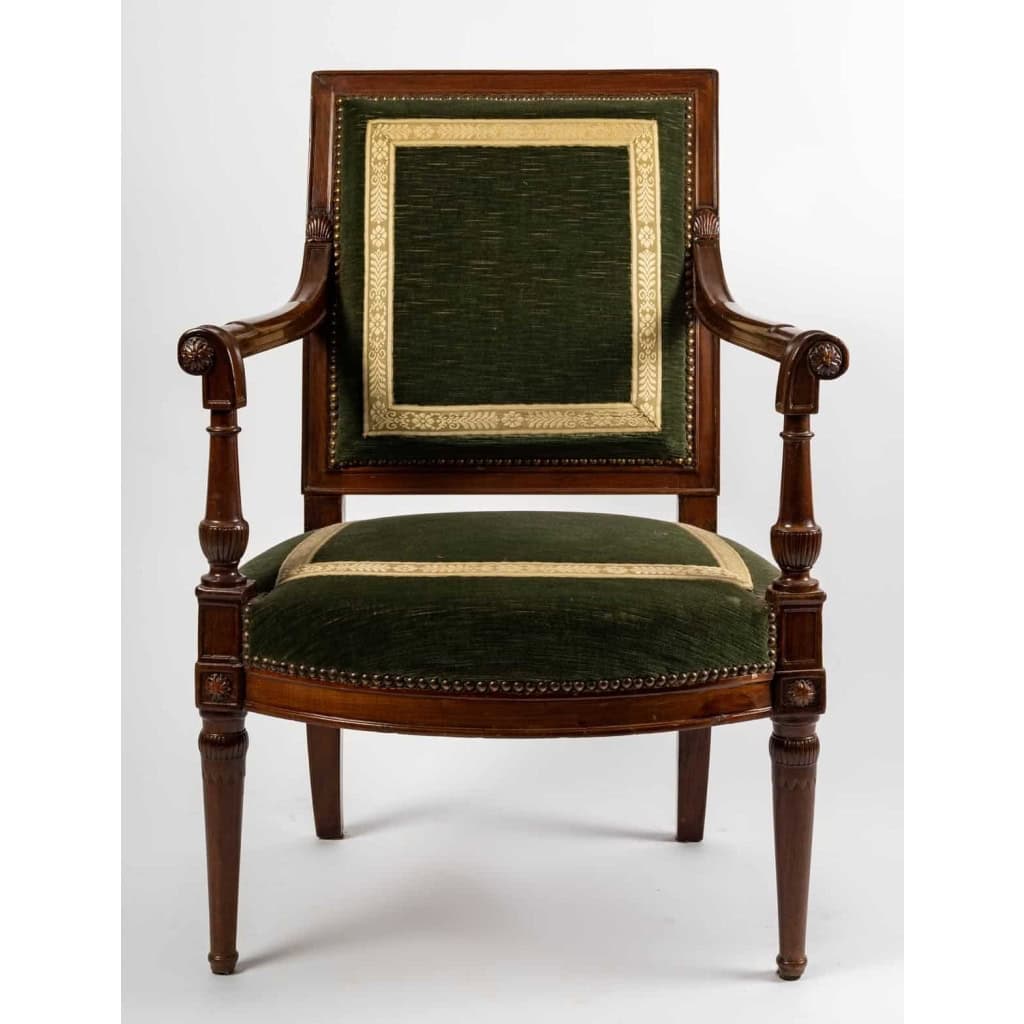 Paire de fauteuils du Château de St Cloud d'époque Directoire (1795-1799). Paire de fauteuils du Château de St Cloud d'époque Directoire (1795-1799).