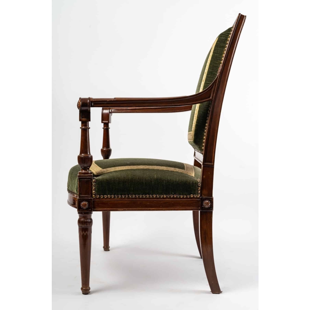 Paire de fauteuils du Château de St Cloud d'époque Directoire (1795-1799). Paire de fauteuils du Château de St Cloud d'époque Directoire (1795-1799).