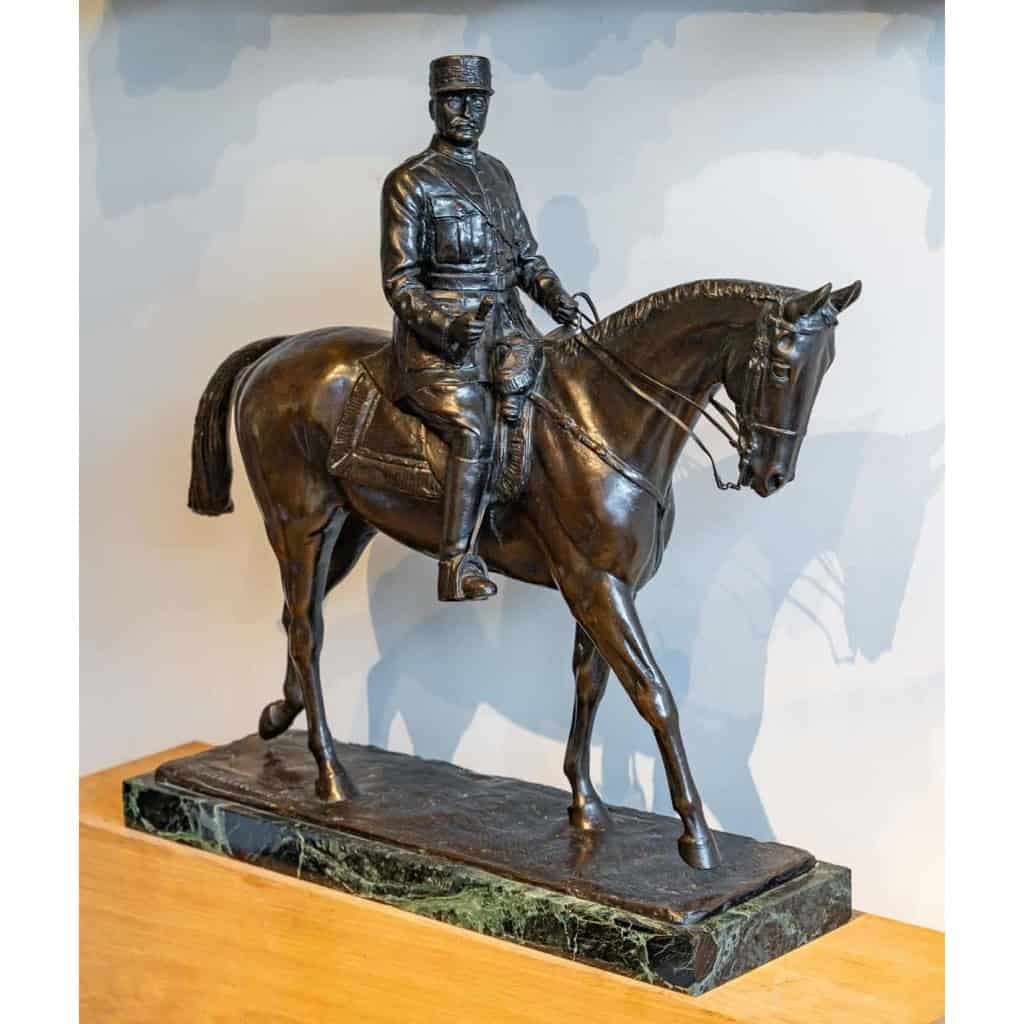 Maréchal Foch à cheval, bronze signé Georges Malissard (1877-1942) Maréchal Foch à cheval, bronze signé Georges Malissard (1877-1942)