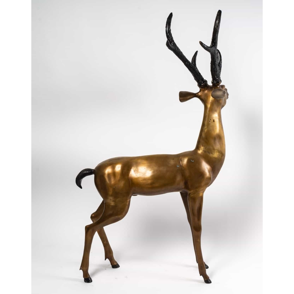 Un cerf et une biche en bronze Un cerf et une biche en bronze