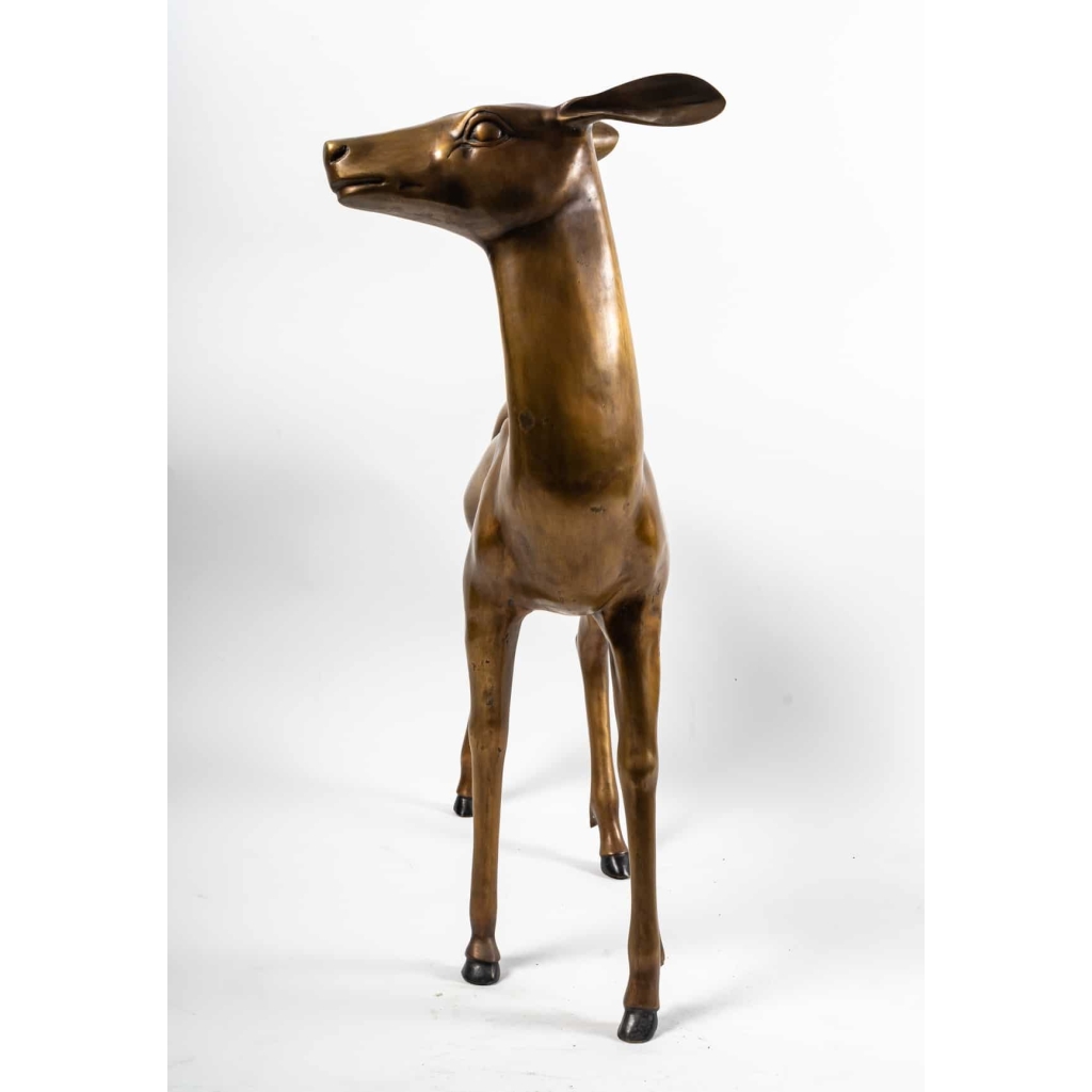 Un cerf et une biche en bronze Un cerf et une biche en bronze