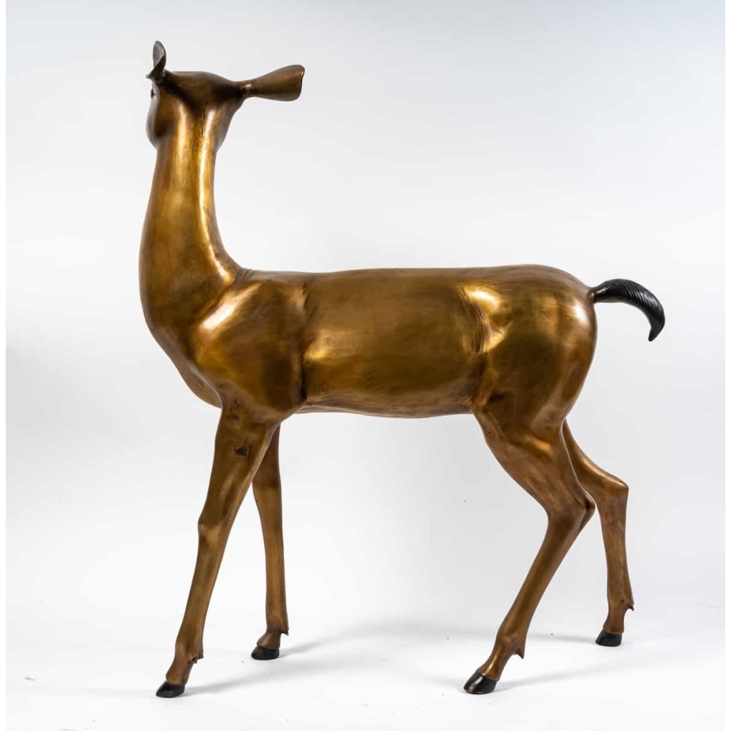 Un cerf et une biche en bronze Un cerf et une biche en bronze