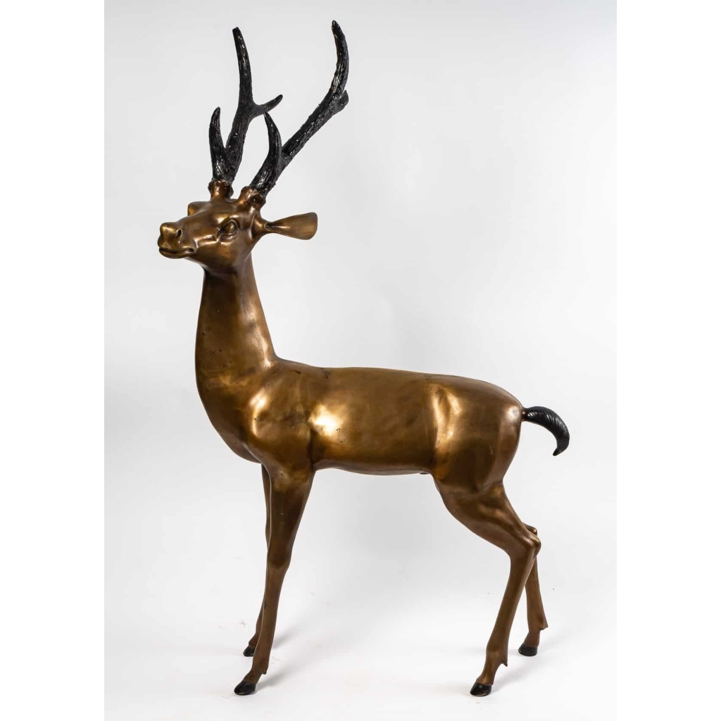 Un cerf et une biche en bronze Un cerf et une biche en bronze