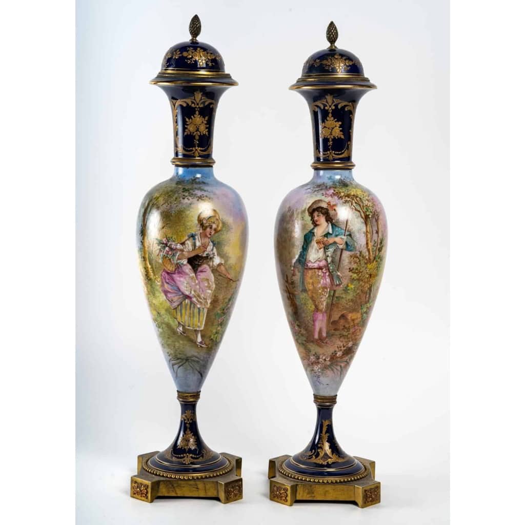 Paire de vases en porcelaine de Sèvres, XIXème siècle ||||||||||