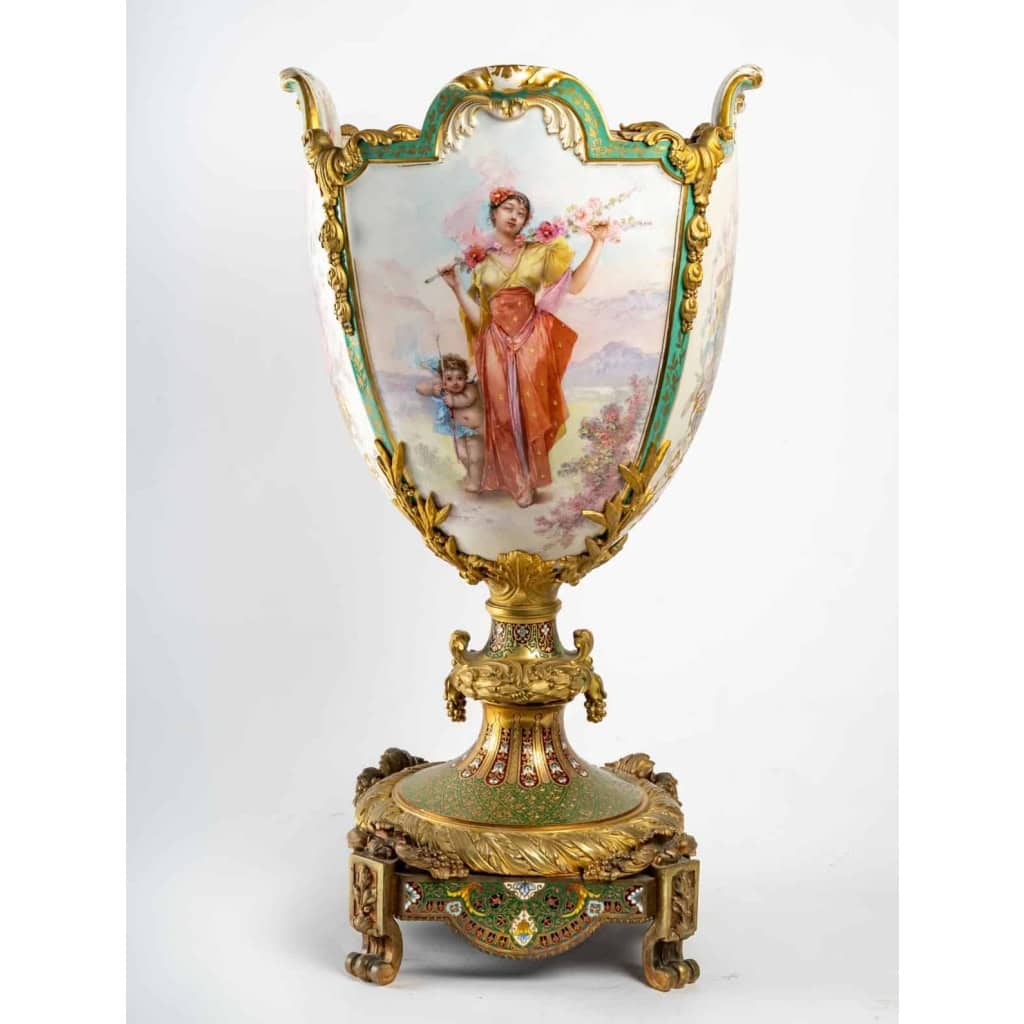 Vase en bronze en forme de coupe évasée sur piédouche de Bellanger, circa 1900 ||||||||||||||||