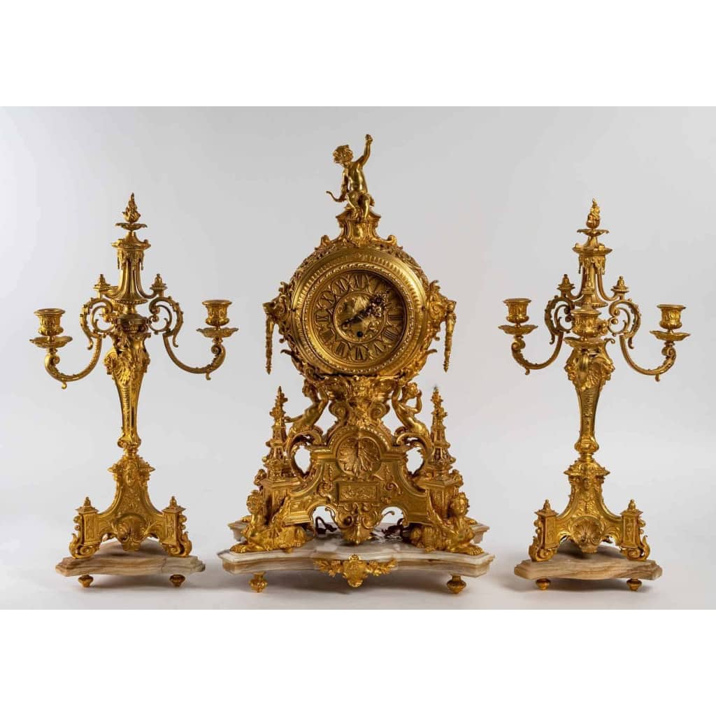 Une garniture de style renaissance en bronze doré fin XIXème siècle ||||||||||||||||