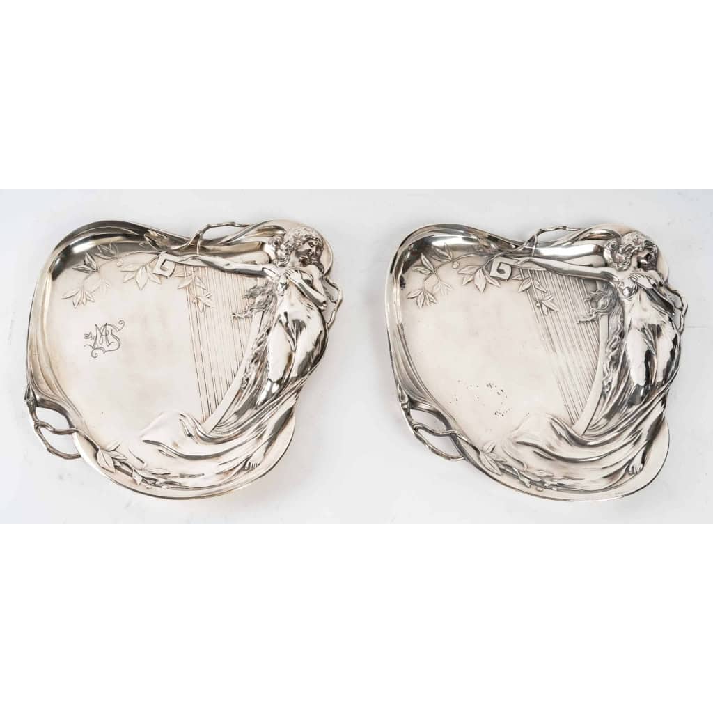 2 assiettes en métal argenté, 1900 |||||||||||