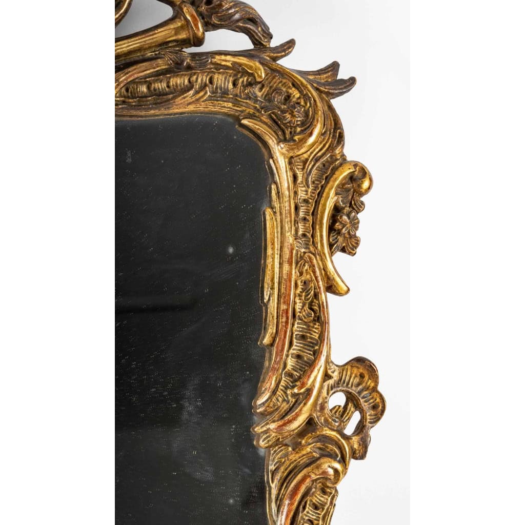 Petit miroir Louis XV en bois doré, époque XVIIIème Petit miroir Louis XV en bois doré, époque XVIIIème