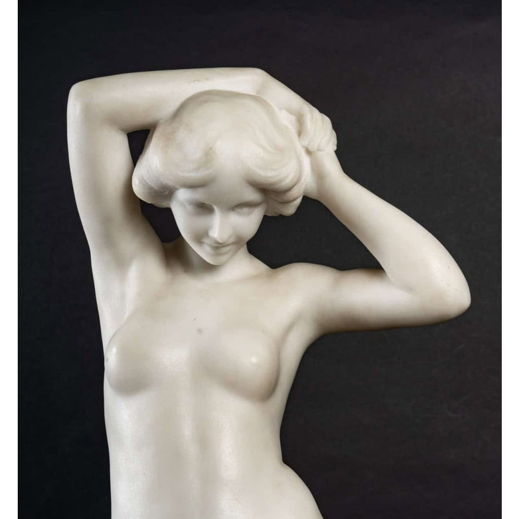 Femme nue en marbre, art nouveau, 1900 Femme nue en marbre, art nouveau, 1900