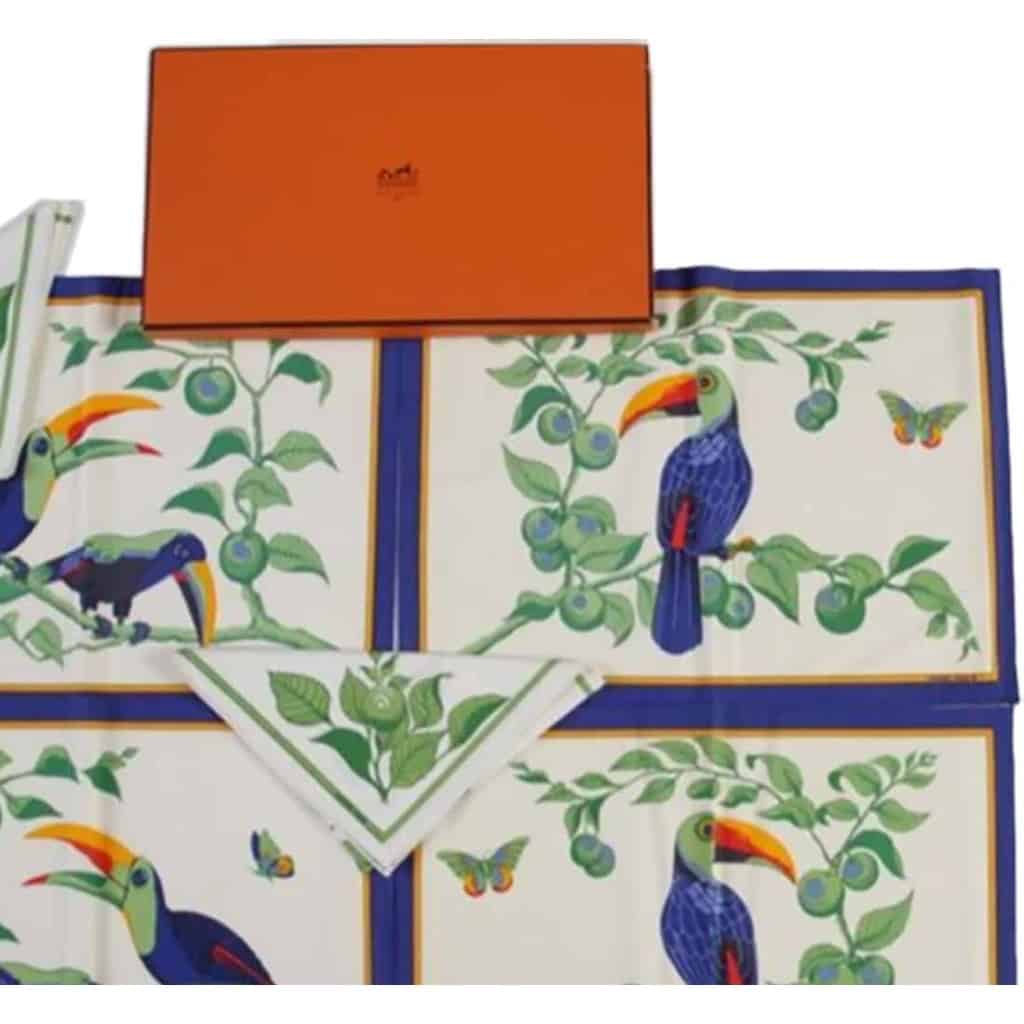 HERMÈS Paris, Les TOUCANS - 4 SETS DE TABLE ET 4 SERVIETTES HERMÈS Paris, Les TOUCANS - 4 SETS DE TABLE ET 4 SERVIETTES