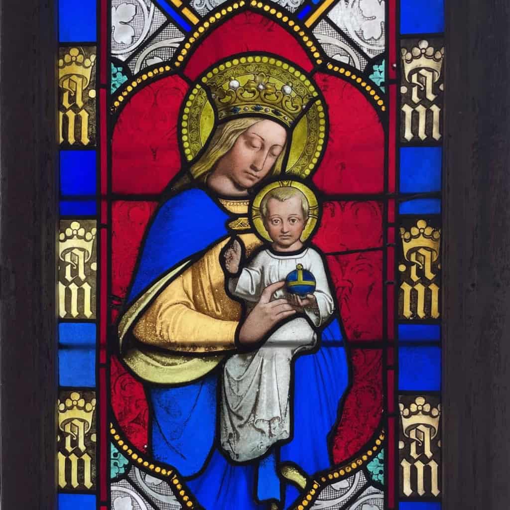 Vitrail à la Vierge à l'enfant Vitrail à la Vierge à l'enfant