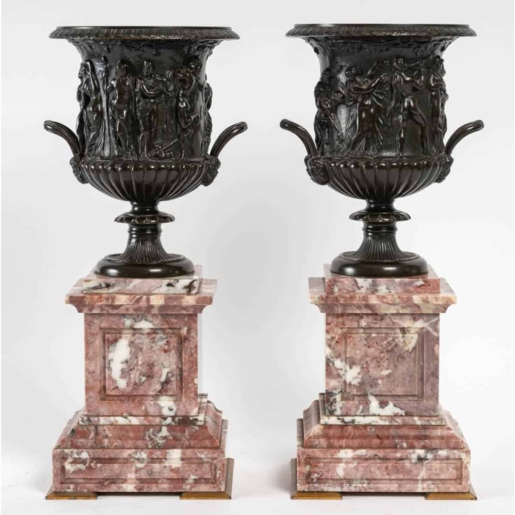 Garniture de cheminée avec ses deux cassolettes d'époque Napoléon III, XIXème siècle Garniture de cheminée avec ses deux cassolettes d'époque Napoléon III, XIXème siècle