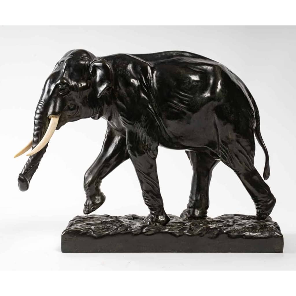 Sculpture en bronze et ivoire, Éléphant en marche, signée Boudarel |||||||||