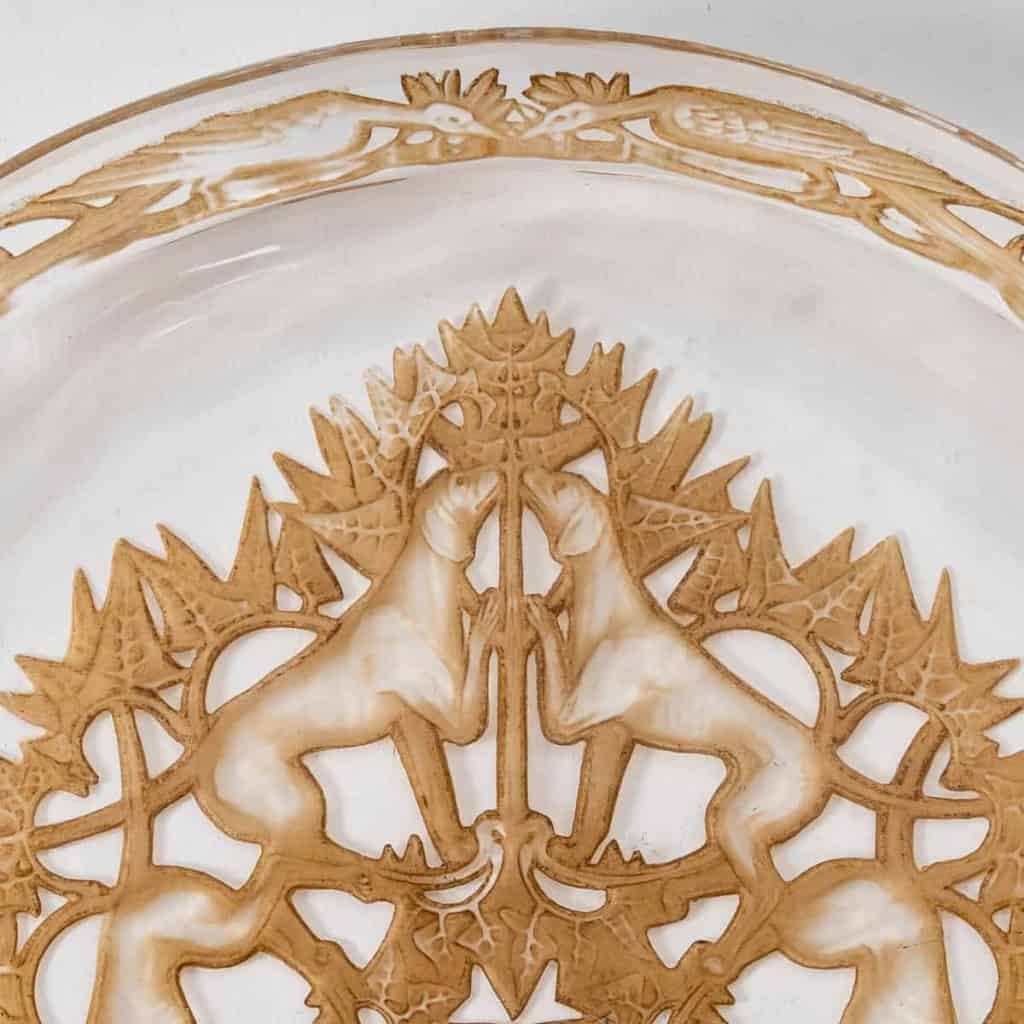 Suite d'Assiettes "Chiens Chasse" verre blanc patiné sépia de René LALIQUE - 4 pièces Suite d'Assiettes "Chiens Chasse" verre blanc patiné sépia de René LALIQUE - 4 pièces