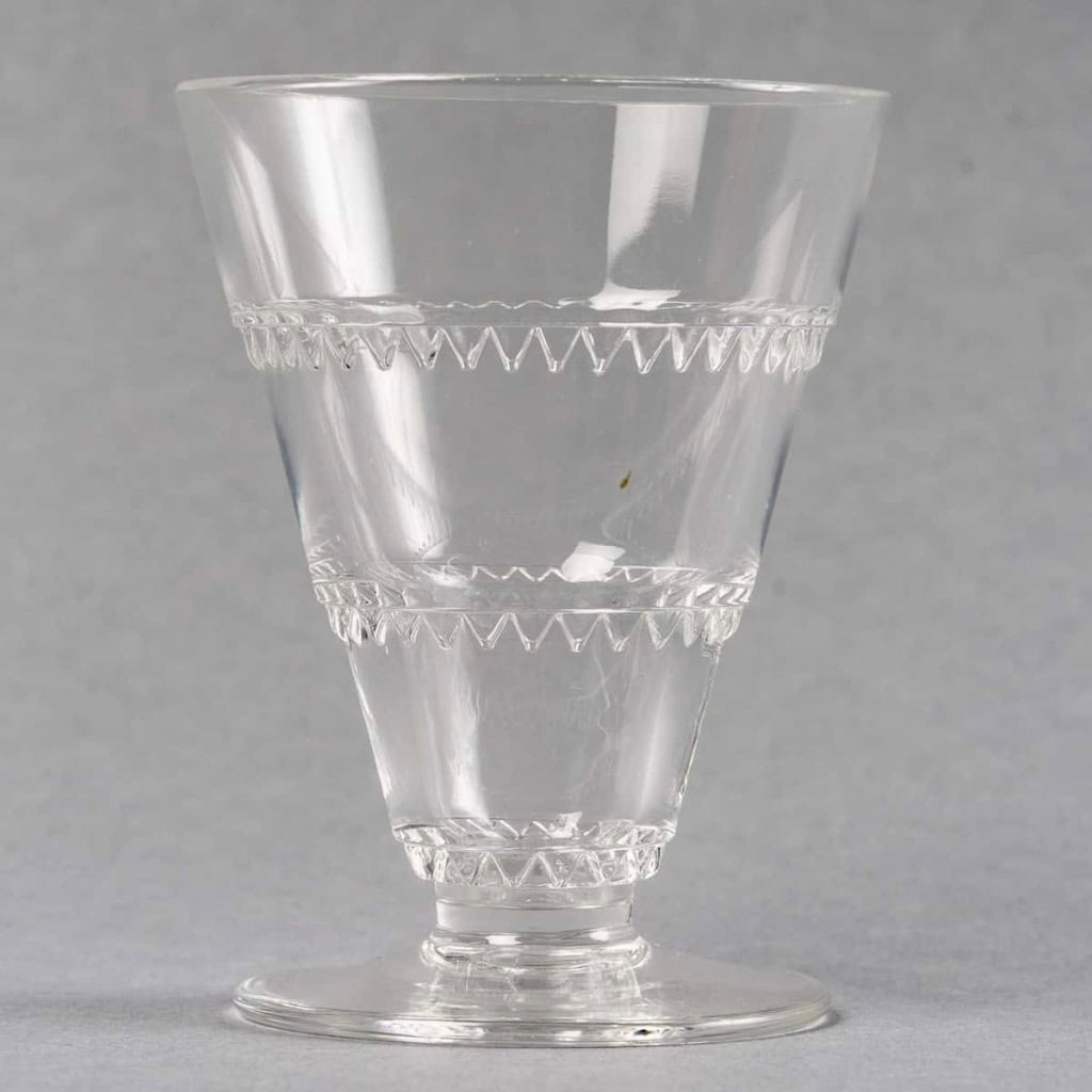 Service "Vouvray" verre blanc de René LALIQUE - 42 pièces Service "Vouvray" verre blanc de René LALIQUE - 42 pièces