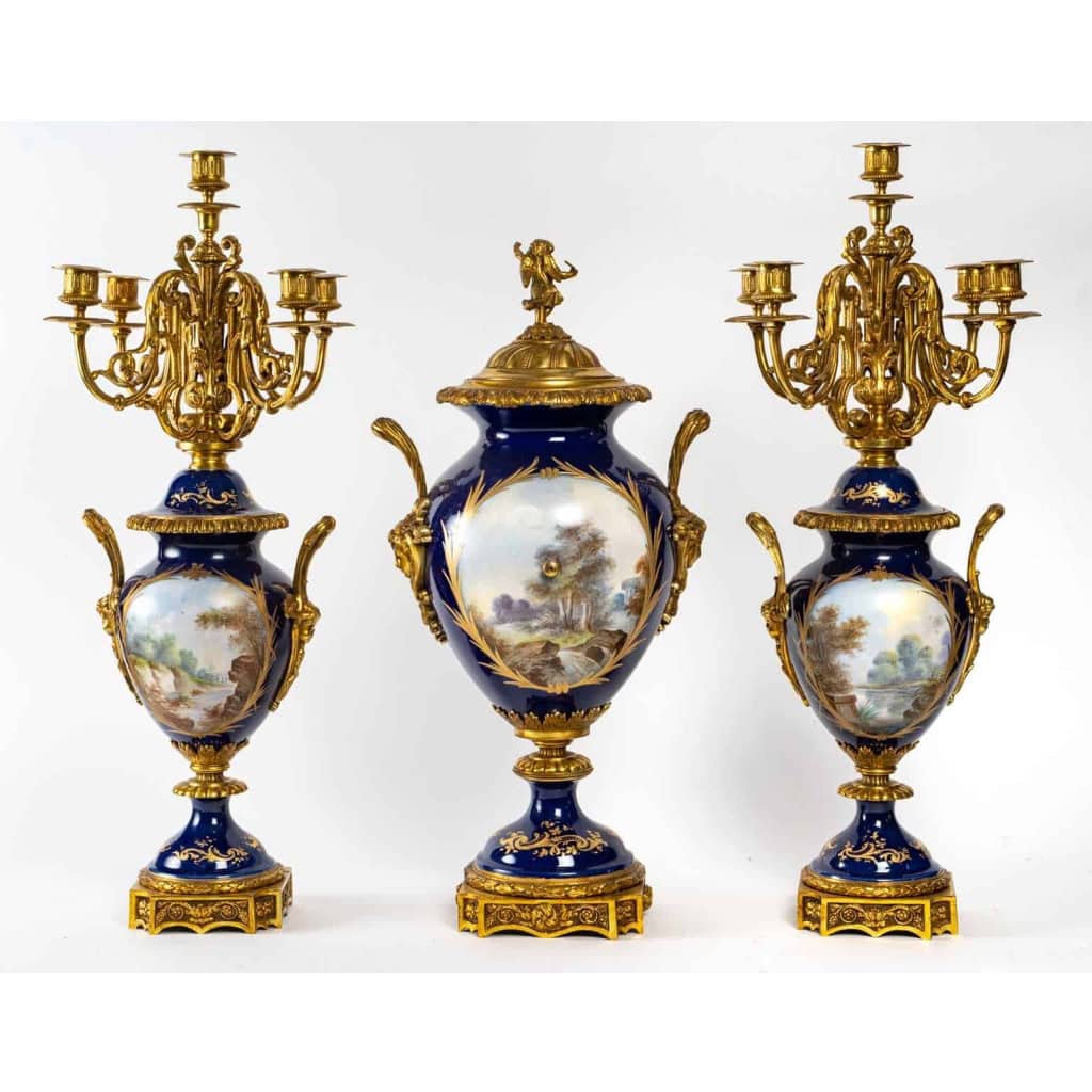 Garniture de cheminée du XIXème siècle Garniture de cheminée du XIXème siècle