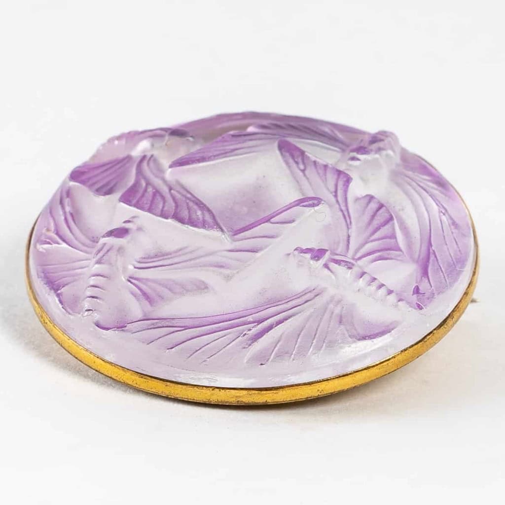 Broche "Papillons" verre blanc sur clinquant violet de René LALIQUE Broche "Papillons" verre blanc sur clinquant violet de René LALIQUE