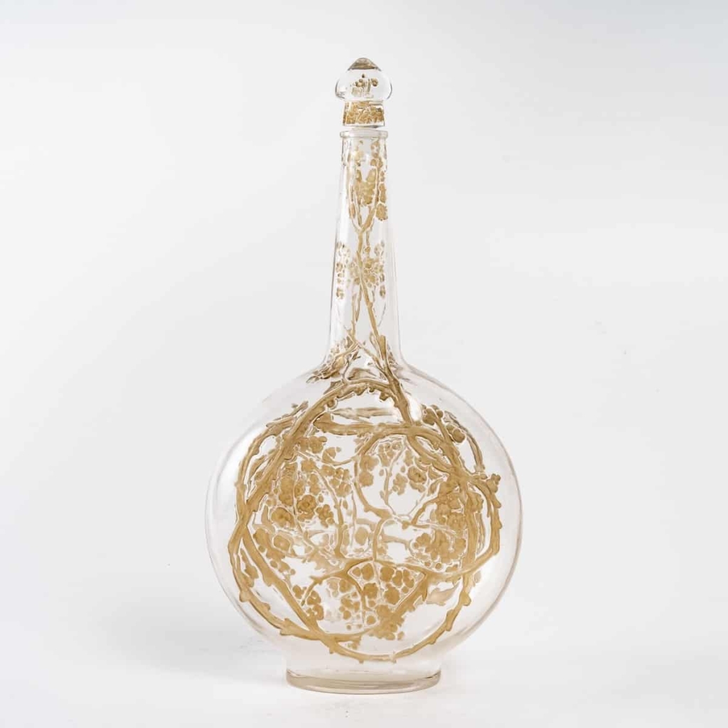 Carafe "Aubépines" verre blanc patiné sépia de René LALIQUE |||||||