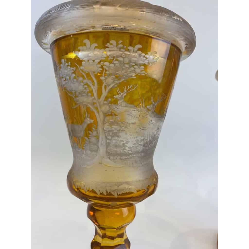 paire de vases couvercle en cristal de Bohème, Circa 1880 paire de vases couvercle en cristal de Bohème, Circa 1880